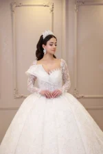 Göğüs Detaylı Uzun Kollu Prenses Model Gelinlik