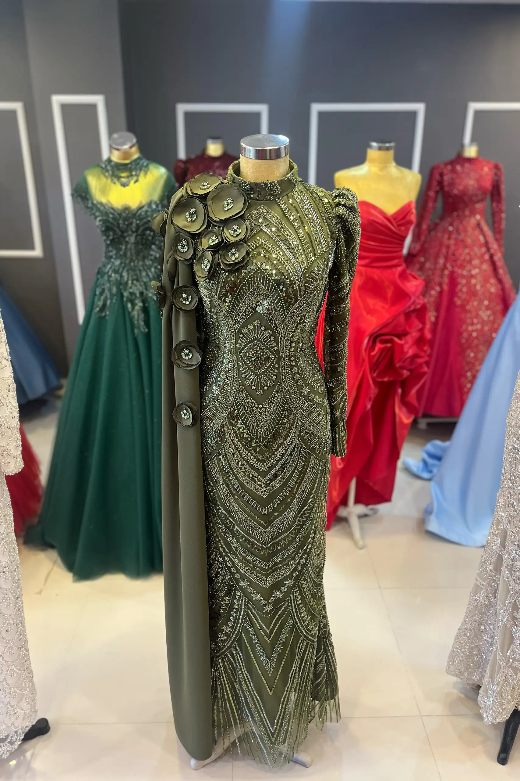 IMG_7302 Tek Kol Kaftanlı Balık Model Tesettür Abiye Nişanlık - Görsel 1